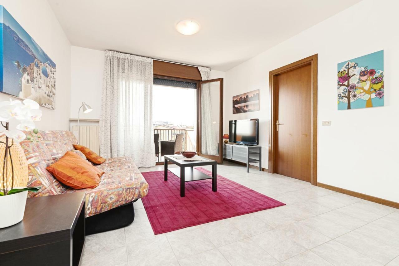 ヴェローナColourful Flat Borgo Romaアパートメント エクステリア 写真