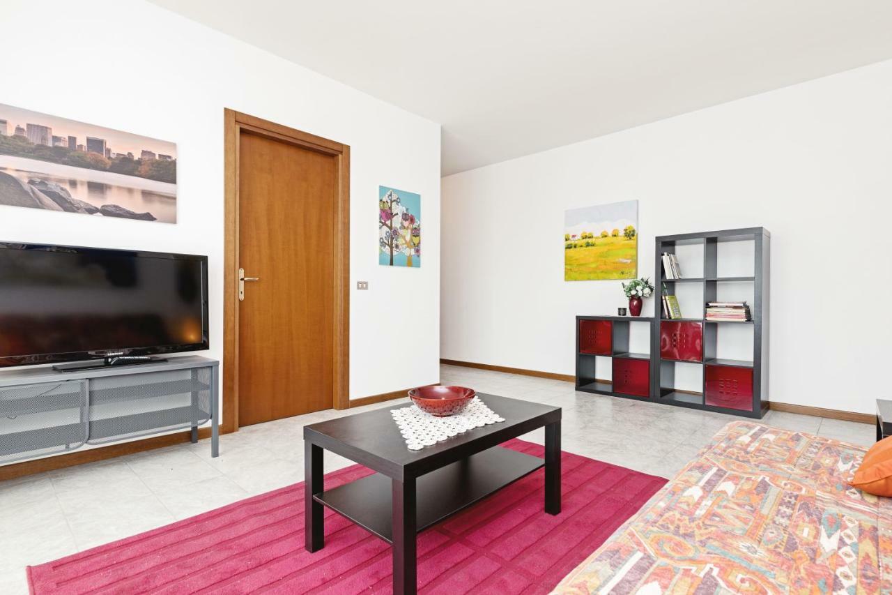 ヴェローナColourful Flat Borgo Romaアパートメント エクステリア 写真